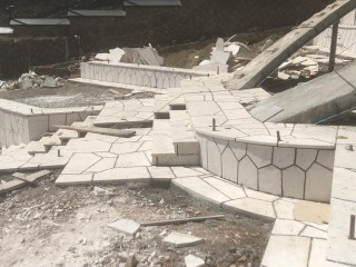 نصب سنگ لاشه مالون برای کف و دیوار محوطه باغ ویلا